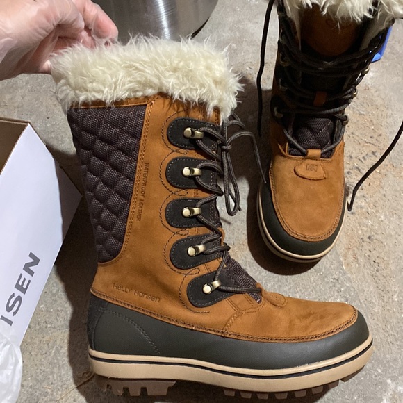 Shoes - Picture 2 of 4